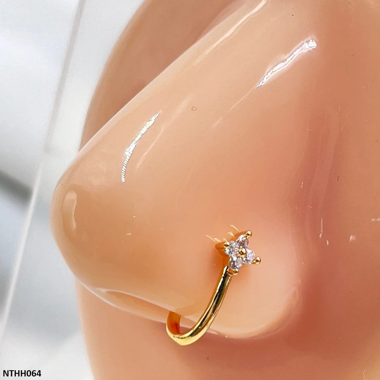NTHH064 XYL Flower Nose Pin
