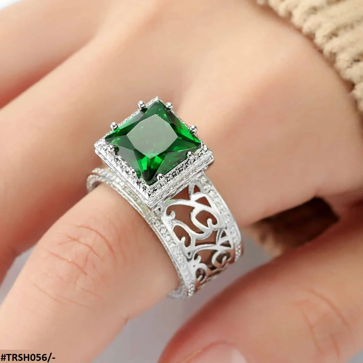 TRSH056 GWH Square Larger Band Ring